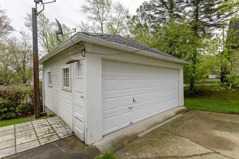 424 N 23rd, Springfield, MI 49037 photo 8