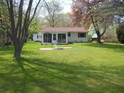 958 W W Shr, Stanton, MI 48888 photo 1