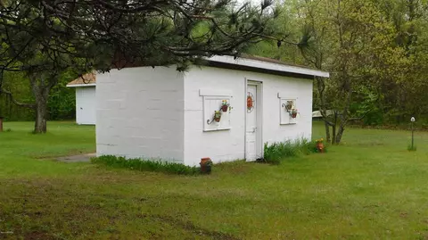 1120 N Wisner, White Cloud, MI 49349 photo 4