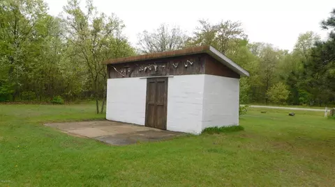 1120 N Wisner, White Cloud, MI 49349 photo 5