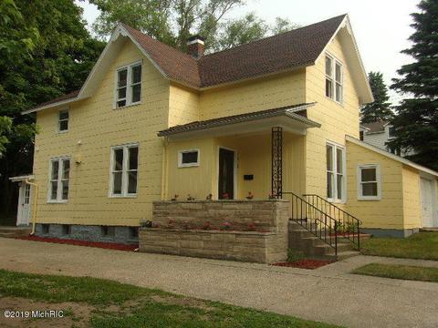 1018 Maple St, Manistee, MI 49660 photo 1
