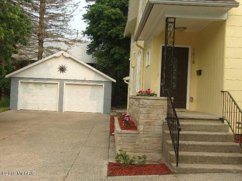 1018 Maple St, Manistee, MI 49660 photo 4