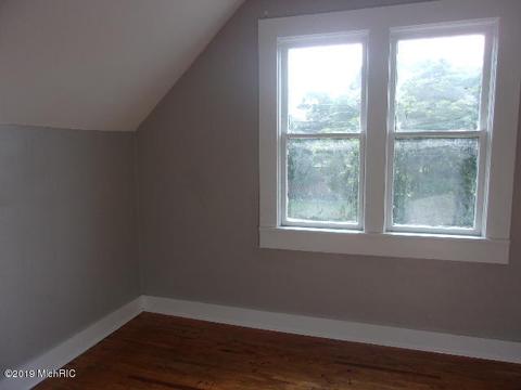 1018 Maple St, Manistee, MI 49660 photo 19