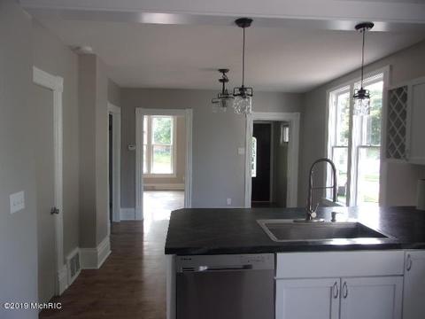 1018 Maple St, Manistee, MI 49660 photo 9