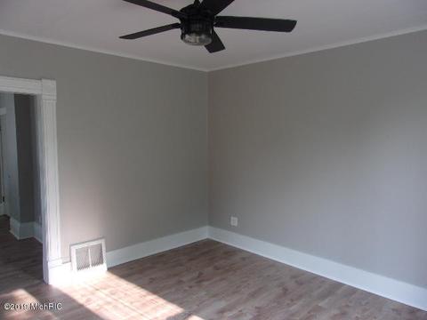 1018 Maple St, Manistee, MI 49660 photo 11