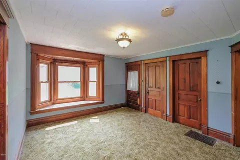 503 E Brg, Plainwell, MI 49080 photo 5