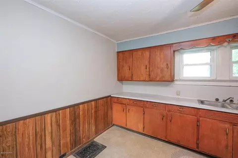 503 E Brg, Plainwell, MI 49080 photo 17