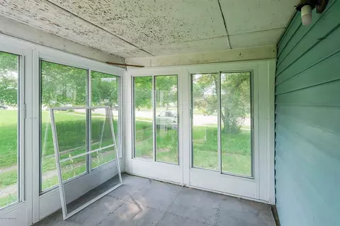 503 E Brg, Plainwell, MI 49080 photo 3