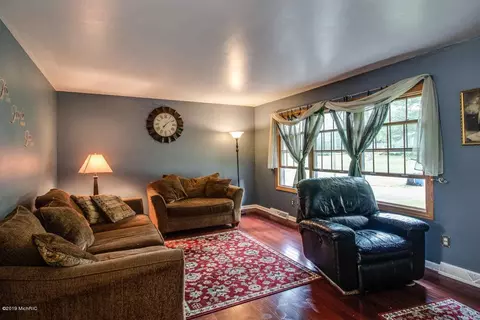 146 Brook, Marshall, MI 49068 photo 3