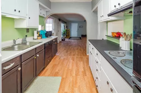 717 N Main, Plainwell, MI 49080 photo 3