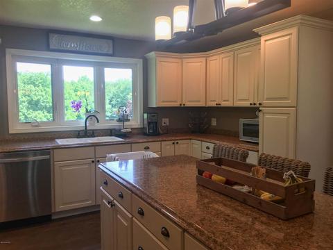 132 E Rose, Coldwater, MI 49036 photo 3