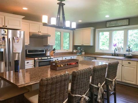132 E Rose, Coldwater, MI 49036 photo 2
