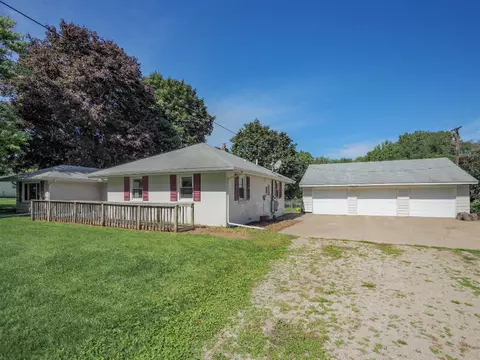 2546 W B, Plainwell, MI 49080 photo 2