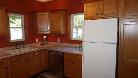 603 S Main, Plainwell, MI 49080 photo 9