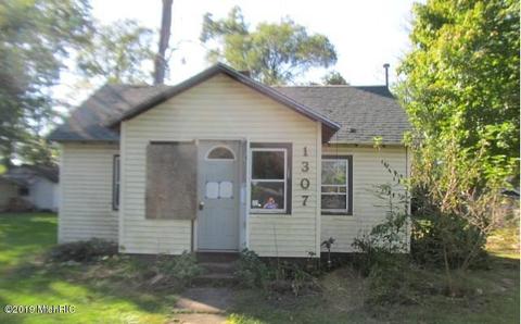 1307 S Main, Three Rivers, MI 49093 photo 1