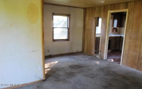 1307 S Main, Three Rivers, MI 49093 photo 2