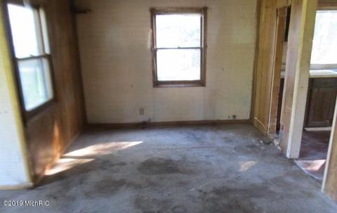 1307 S Main, Three Rivers, MI 49093 photo 3