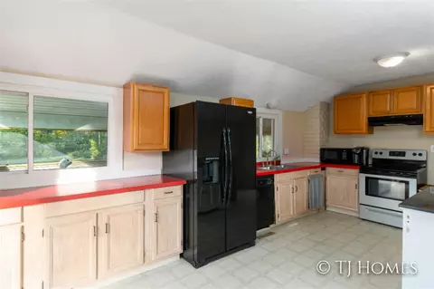 10652 Fulton, Lowell, MI 49331 photo 5