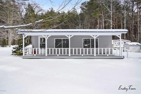 1710 Christine, Harrison, MI 48625 photo 3