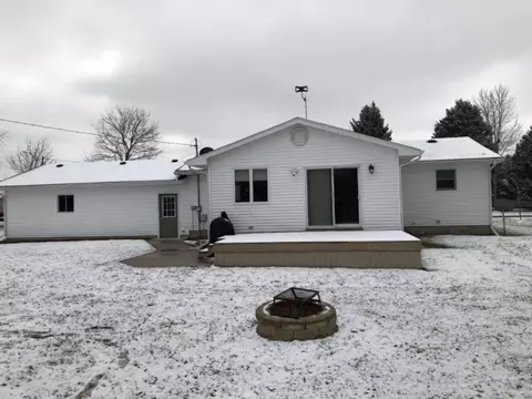 311 Johnson, Edmore, MI 48829 photo 4