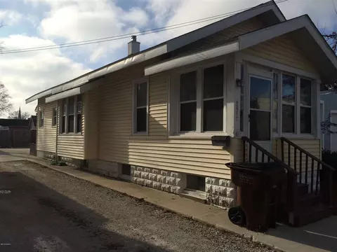 293 First, Manistee, MI 49660 photo 3