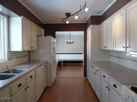 469 Edgeworthe, Ada, MI 49301 photo 17