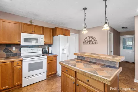 13575 S Jones, Eagle, MI 48822 photo 10