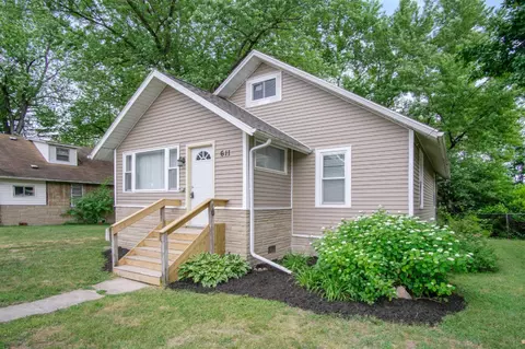 611 E Water, Cassopolis, MI 49031 photo 2