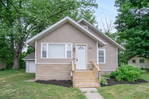 611 E Water, Cassopolis, MI 49031 photo 1