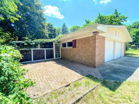 908 Cherry, Big Rapids, MI 49307 photo 2