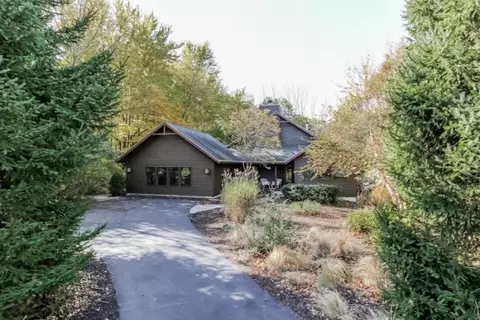 304 Mcvea, Douglas, MI 49406 photo 1