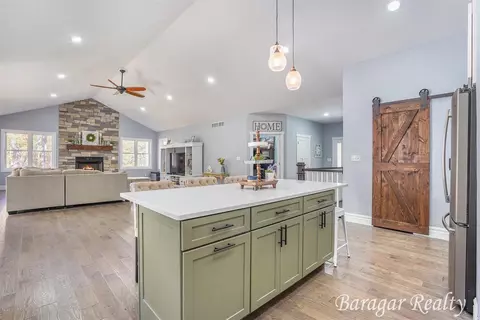 677 Auburn, Ada, MI 49301 photo 9
