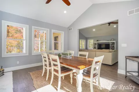 677 Auburn, Ada, MI 49301 photo 14