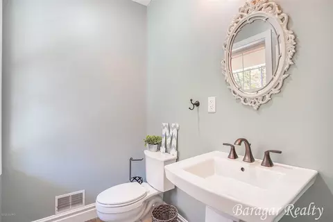 677 Auburn, Ada, MI 49301 photo 25