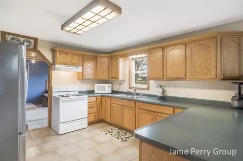 2939 S Grow, Sidney, MI 48885 photo 4