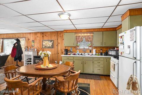 2625 E 20th, White Cloud, MI 49349 photo 11