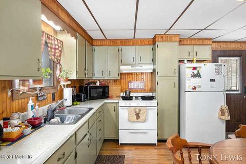 2625 E 20th, White Cloud, MI 49349 photo 12