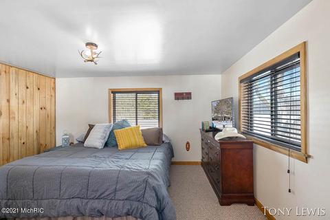 2625 E 20th, White Cloud, MI 49349 photo 15