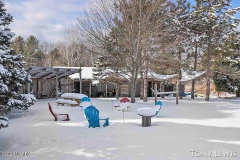 2625 E 20th, White Cloud, MI 49349 photo 41