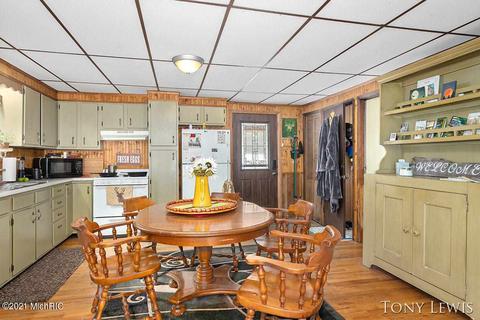 2625 E 20th, White Cloud, MI 49349 photo 9