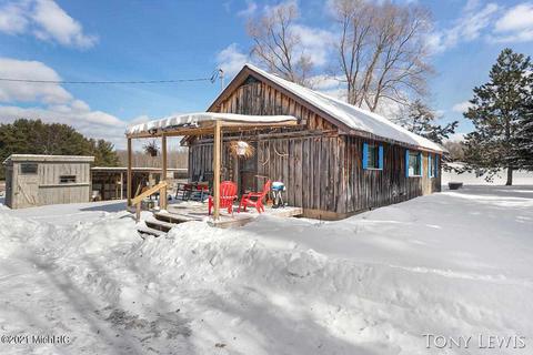2625 E 20th, White Cloud, MI 49349 photo 1