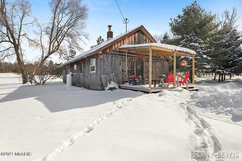 2625 E 20th, White Cloud, MI 49349 photo 2