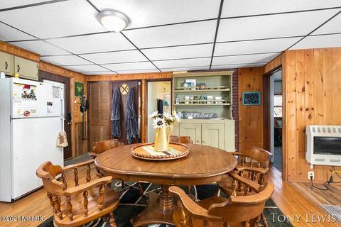 2625 E 20th, White Cloud, MI 49349 photo 10