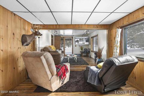 2625 E 20th, White Cloud, MI 49349 photo 4