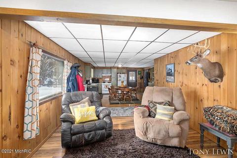 2625 E 20th, White Cloud, MI 49349 photo 8