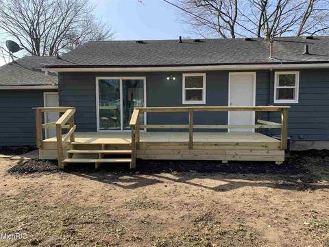 420 8th, Three Rivers, MI 49093 photo 2