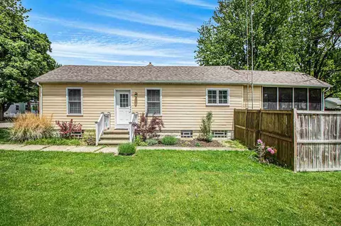 404 Cherry, Three Oaks, MI 49128 photo 3
