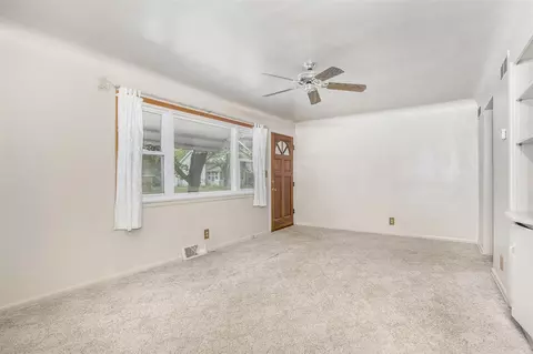 402 Spring, Three Rivers, MI 49093 photo 4
