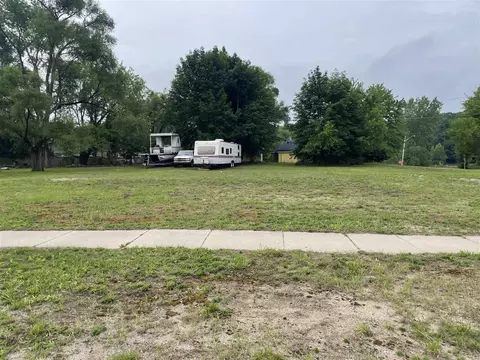 605 Harrison, Belding, MI 48809 photo 3