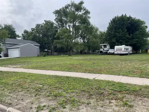 605 Harrison, Belding, MI 48809 photo 2